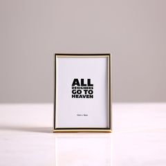 Khung hình để bàn viền vàng hiện đại