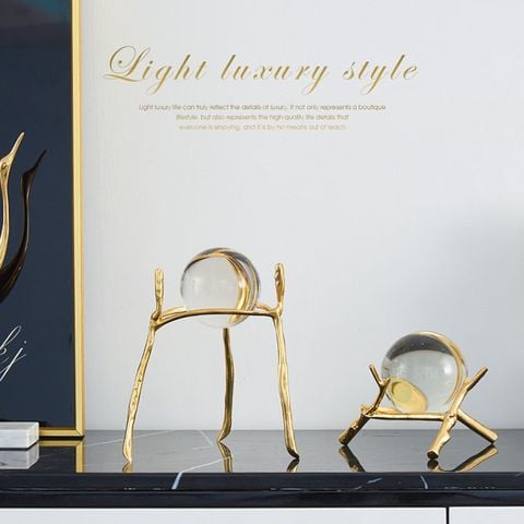 quả cầu pha lê trang trí cao cấp chân đồng