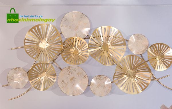 Tranh sắt treo tường lá sen vàng nghệ thuật