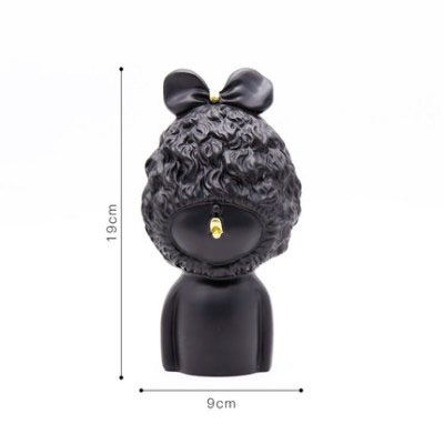 Tượng cô bé Loli chu môi phong cách Bắc Âu