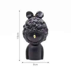 Tượng cô bé Loli chu môi phong cách Bắc Âu