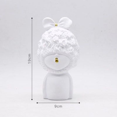 Tượng cô bé Loli chu môi phong cách Bắc Âu