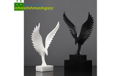 Tượng chim ưng trắng đen trang trí