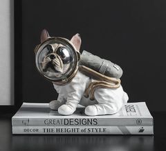 Tượng chó Pug phi hành gia trang trí