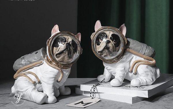 Tượng chó Pug phi hành gia trang trí