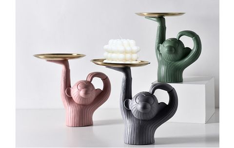 Tượng chú khỉ bê mâm trang trí