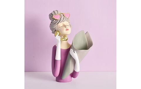 tuong-co-gai-bac-au-nghe-dien-thoai