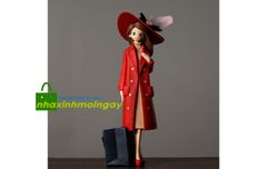 Tượng cô gái du lịch 3