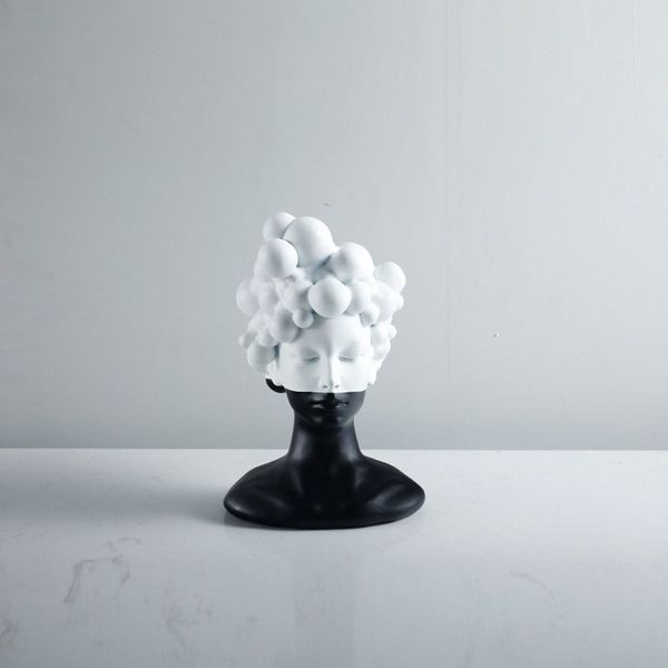 Tượng cô gái tóc mây bán thân