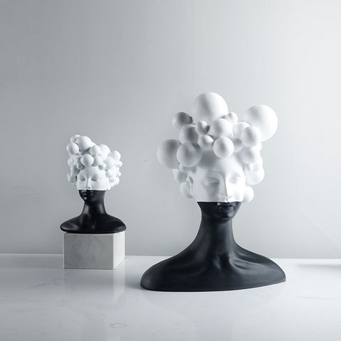 Tượng cô gái tóc mây bán thân