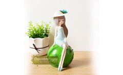 Tượng cô nàng dâu tây