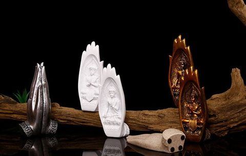 tuong-doi-ban-tay-phat-trang-tri-phong-khach-sang-trong