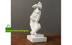 Tượng im lặng trắng đen