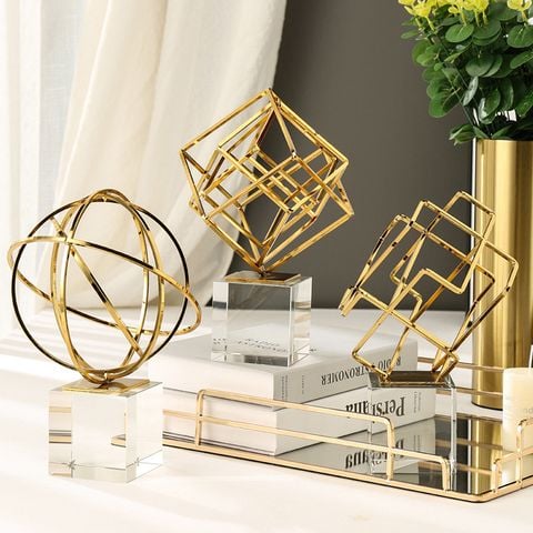 tượng khối rubik mạ vàng trang trí