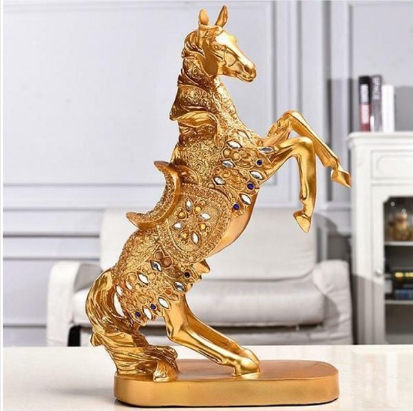 Tượng ngựa phi nước đại đính đá