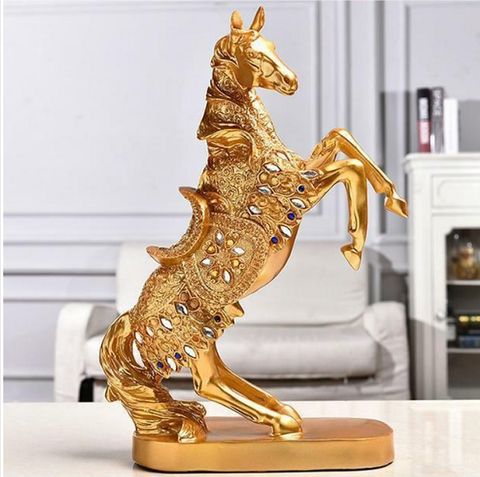 Tượng ngựa phi nước đại đính đá