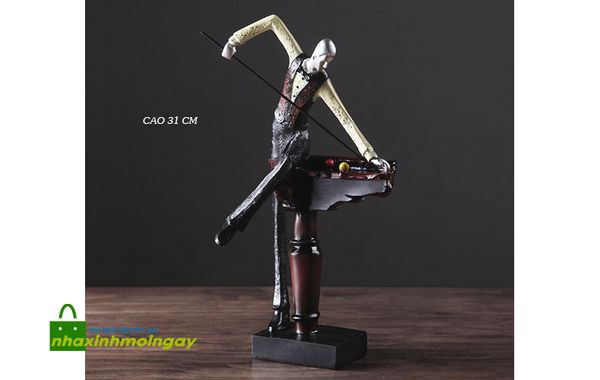 Tượng trang trí người chơi bida (billard)