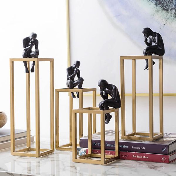 Tượng người ngồi suy nghĩ trang trí