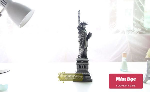 Tượng nữ thần tự do kim loại