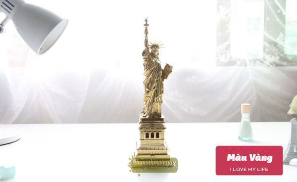 Tượng nữ thần tự do kim loại