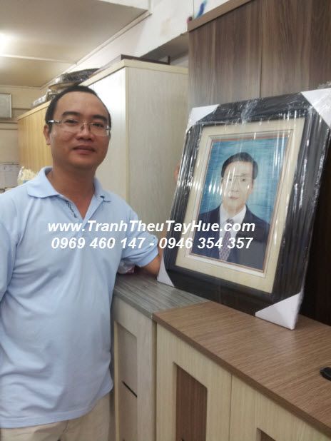 TÁC PHẨM TRANH THÊU CHÂN DUNG BA CỦA ANH HÙNG Ở ĐƯỜNG NGÔ GIA TỰ QUẬN 10