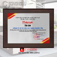 Bảng biểu trưng tri ân nhà tài trợ