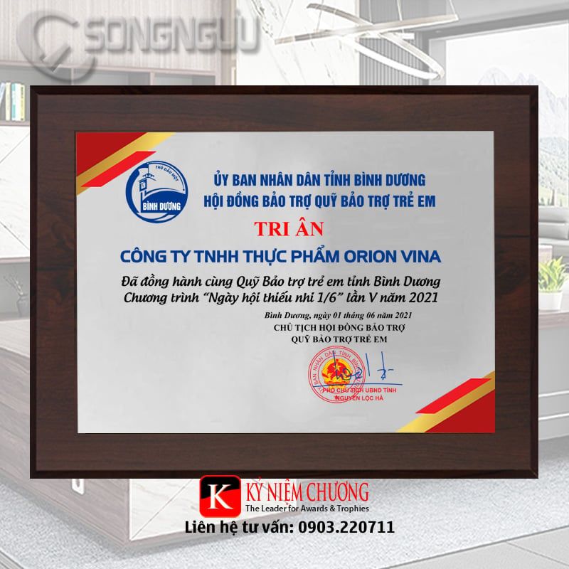 Bảng biểu trưng tri ân nhà tài trợ