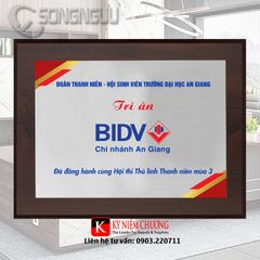 Bảng biểu trưng tri ân nhà tài trợ