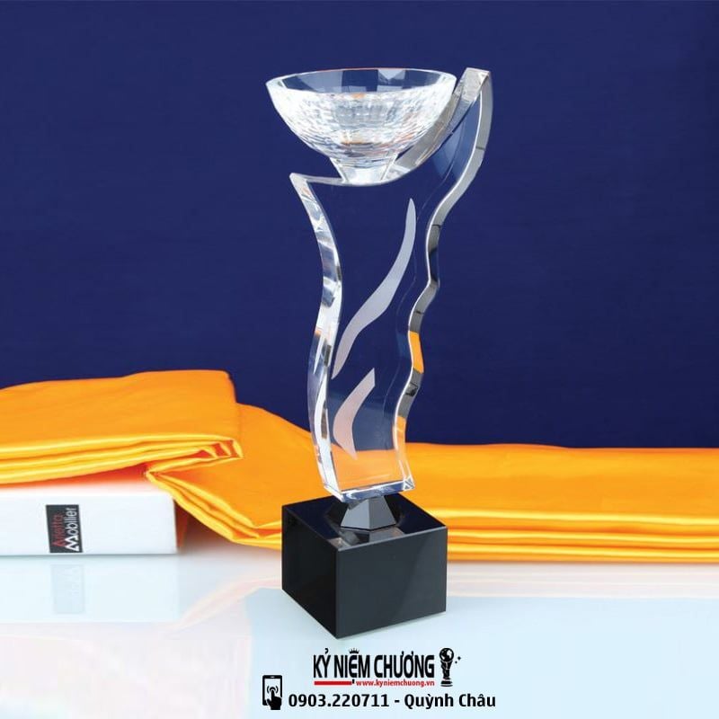 Cúp pha lê tôn vinh cao cấp