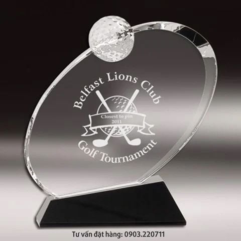 Cúp golf pha lê trao giải thưởng