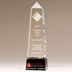 Cúp pha lê vinh danh nhà tài trợ