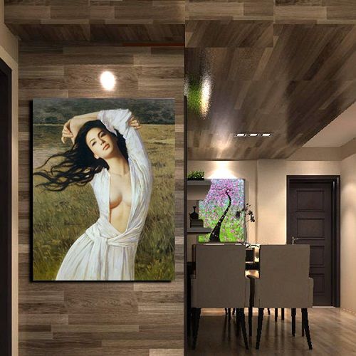 ranh treo tường phòng ngủ cô gái