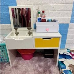Bàn Trang Điểm Ngồi Bệt Thông Minh với thiết kế nhỏ gọn cho góc trang điểm hiện đại, gọn gàng - GP69