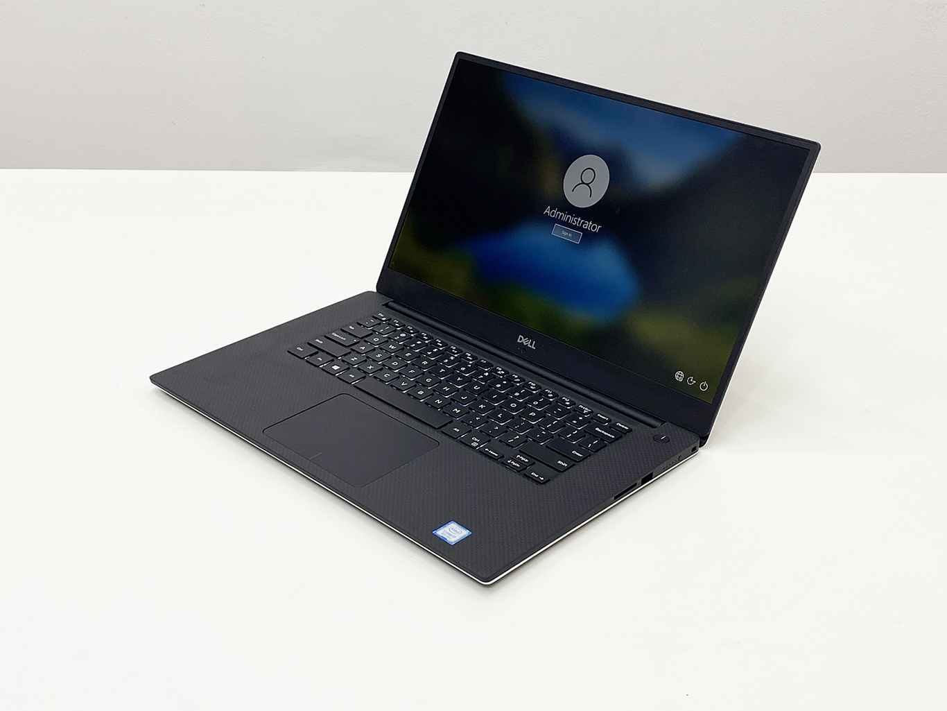 DELL Precision 5530 i7-8850H 16GB SSD 512 P1000 15.6 FHD – EDG.VN