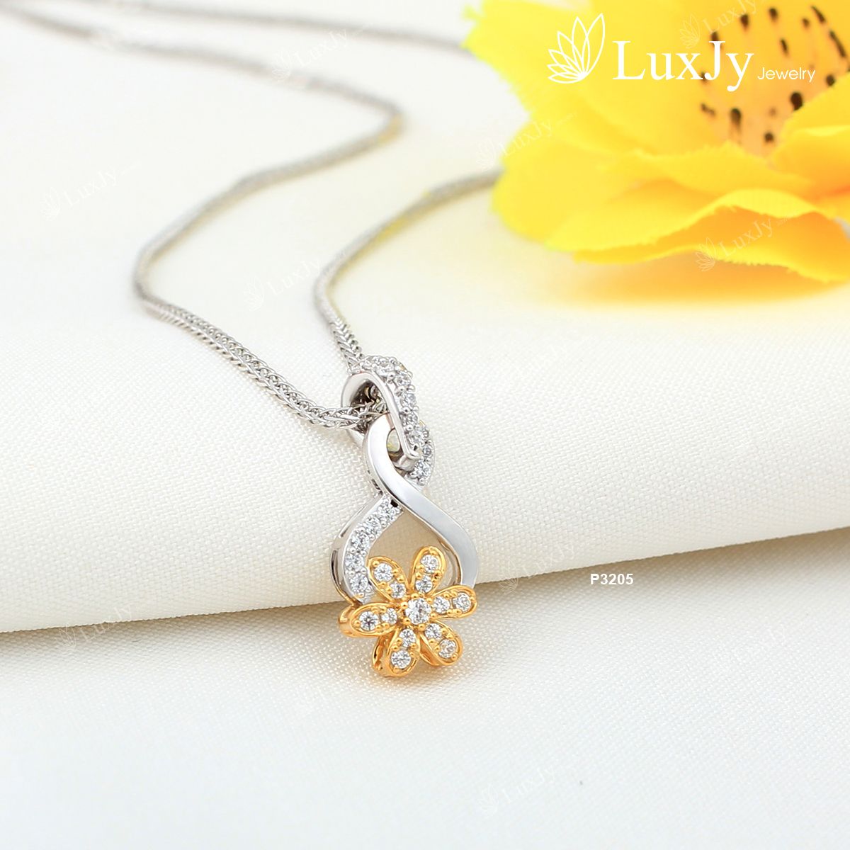 Mặt dây vàng nữ đính đá P3205