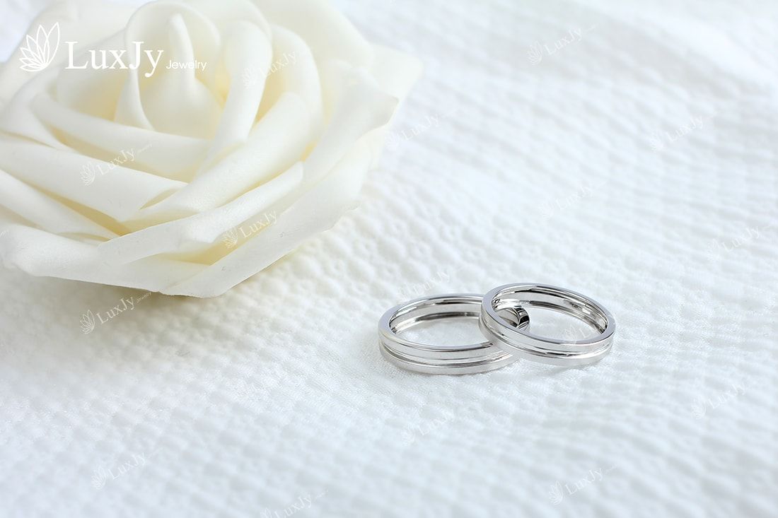 Nhẫn cưới vàng đính đá - W0017