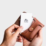  Ví Lata (Thời trang nữ nắp gập cỡ nhỏ - Ví móc khóa da MK4BD) màu bò đậm 