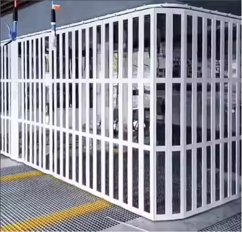 Vách Xếp Nhựa Ray Cong