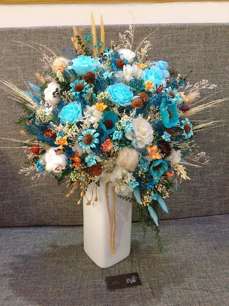 BÌNH HOA HỒNG XANH DA TRỜI