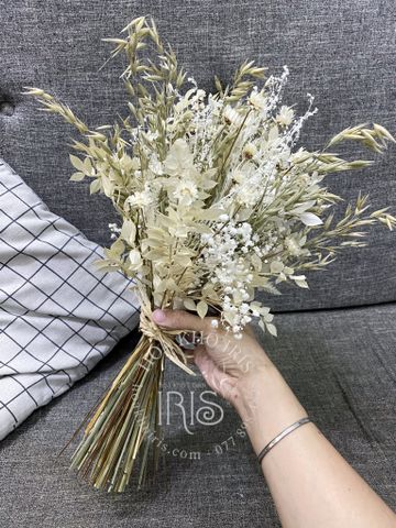 Hoa cưới boho tông trắng