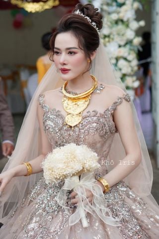 Hoa cưới trắng sang trọng