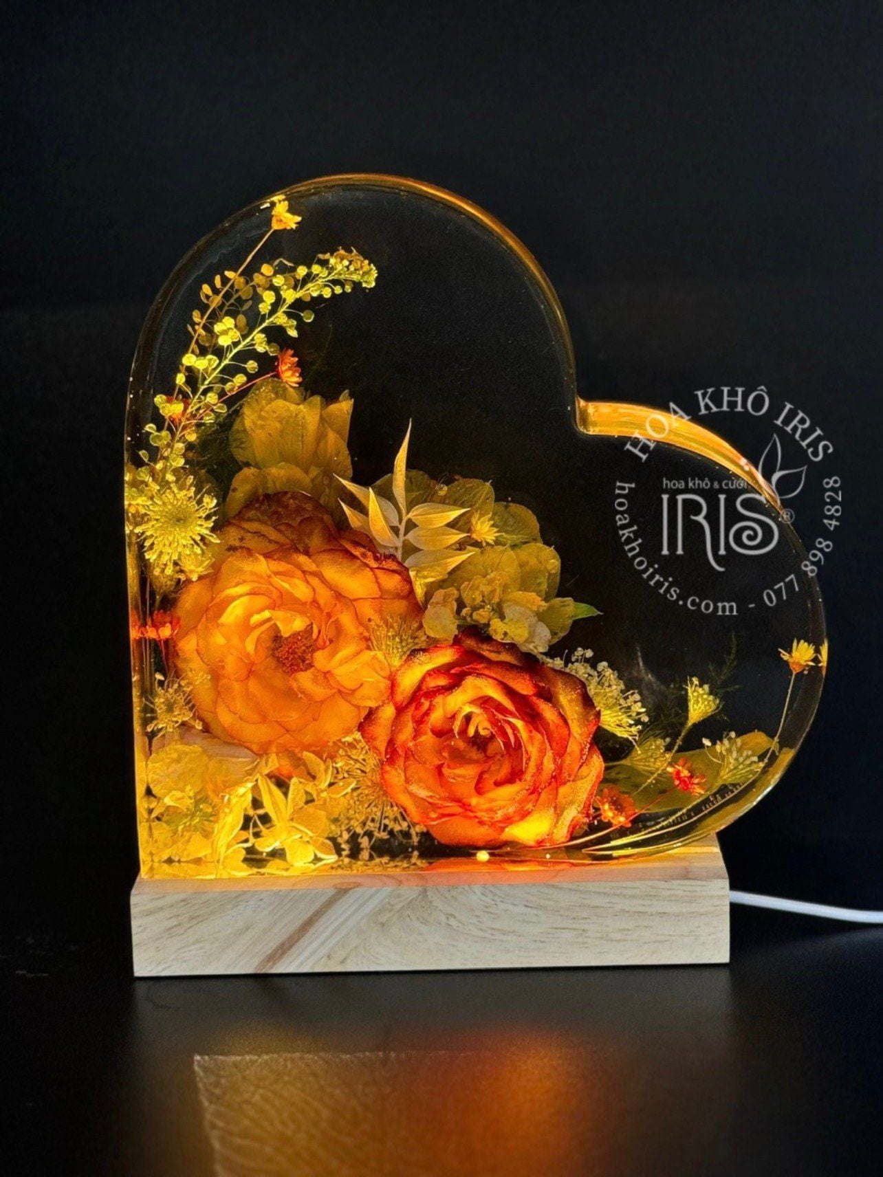 ĐÈN HOA KHÔ RESIN KHỐI TRÁI TIM