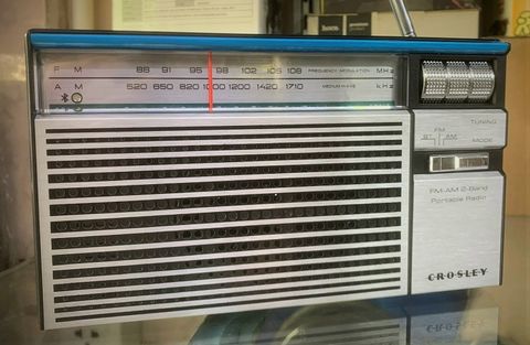 ĐÀI RADIO AM/FM CROSLEY CR-3040A thương hiệu mỹ , thiết kế cổ điển , có Bluetooth và cắm điện