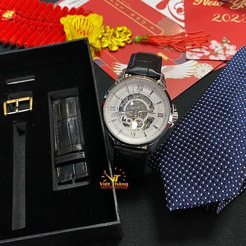  SET QUÀ DÀNH CHO NAM ( ĐỒNG HỒ SRWATCH SG8893.4102 + DÂY DA CÁ SẤU HANDMADE + CARAVAT ) 