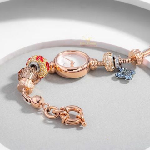  Saga Charm 53229-RGMWRG-5 – Nữ – Đính đá Swarovski quyến rũ – Mặt số khảm xà cừ cùng hiệu ứng chuyển sắc – Dây charm mạ vàng PVD 