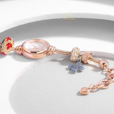  Saga Charm 53229-RGMWRG-5 – Nữ – Đính đá Swarovski quyến rũ – Mặt số khảm xà cừ cùng hiệu ứng chuyển sắc – Dây charm mạ vàng PVD 