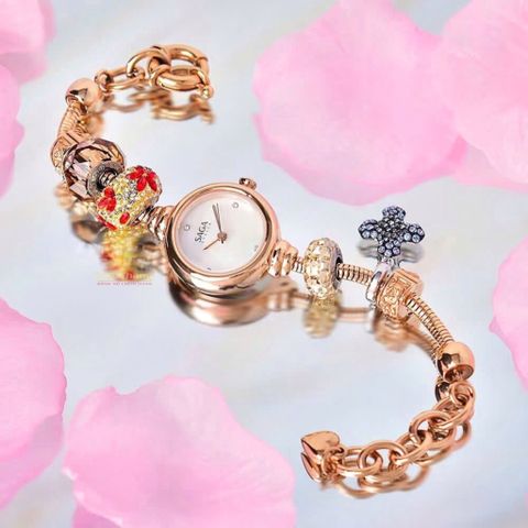  Saga Charm 53229-RGMWRG-5 – Nữ – Đính đá Swarovski quyến rũ – Mặt số khảm xà cừ cùng hiệu ứng chuyển sắc – Dây charm mạ vàng PVD 