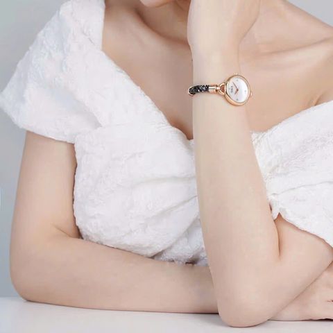  Saga 53555-RGMWRG-2 – Nữ – Đính đá Swarovski quyến rũ – Mặt số khảm xà cừ lấp lánh – Bộ máy Ronda Thuỵ Sĩ bền bỉ 