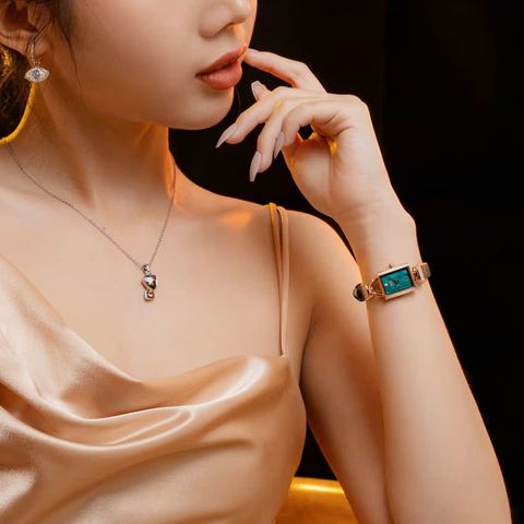  Saga MOP Diamonds 71936-RGGRGR-2 – Nữ – Kính Cứng – Quartz (Pin) – Swiss Movt, Khảm Xà Cừ, Kim Cương Thật, Da Cá Sấu 