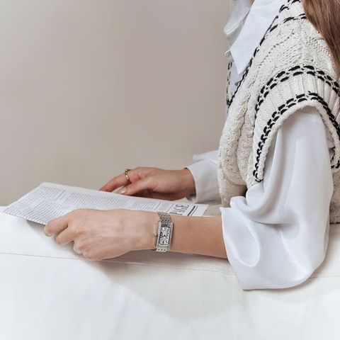  Saga Stella 71836-SVSVSV-2 – Nữ – Kính Cứng – Quartz (Pin) – Mặt Số 20x37mm, Đá Swarovski, Chống Nước 3ATM 